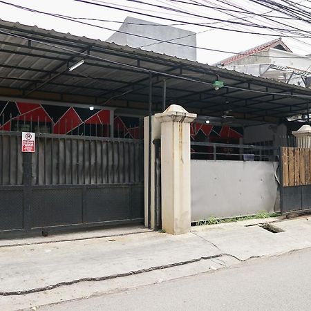 Cosmo Tanjung Duren Mitra Reddoorz Джакарта Экстерьер фото