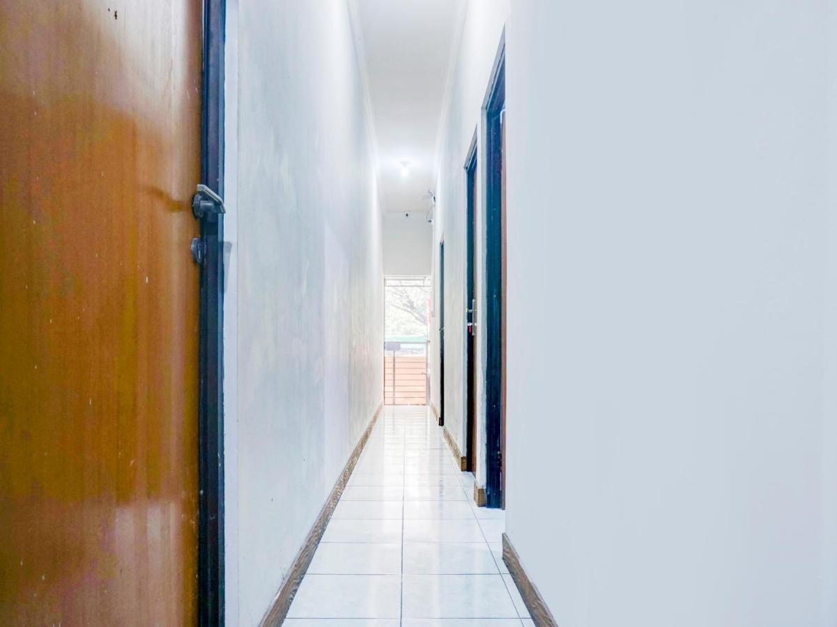 Cosmo Tanjung Duren Mitra Reddoorz Джакарта Экстерьер фото