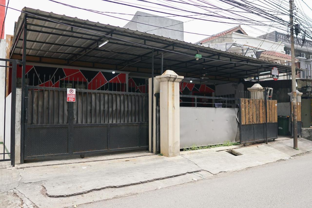 Cosmo Tanjung Duren Mitra Reddoorz Джакарта Экстерьер фото