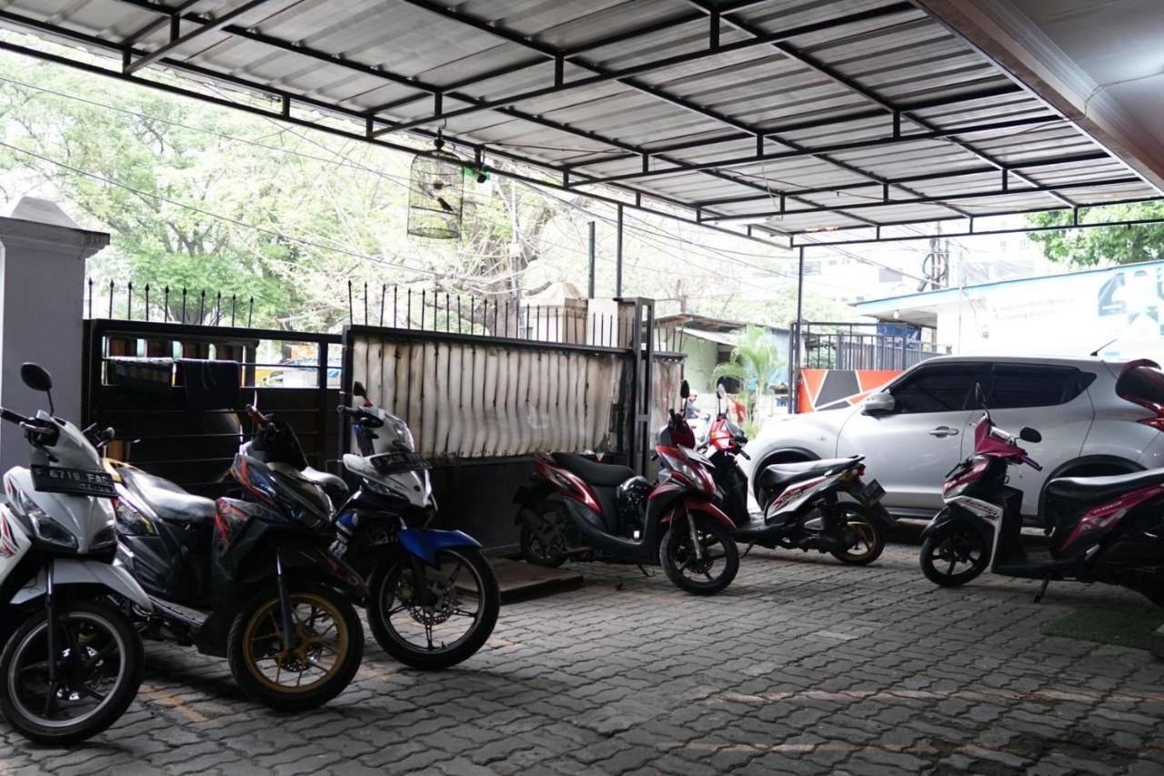 Cosmo Tanjung Duren Mitra Reddoorz Джакарта Экстерьер фото