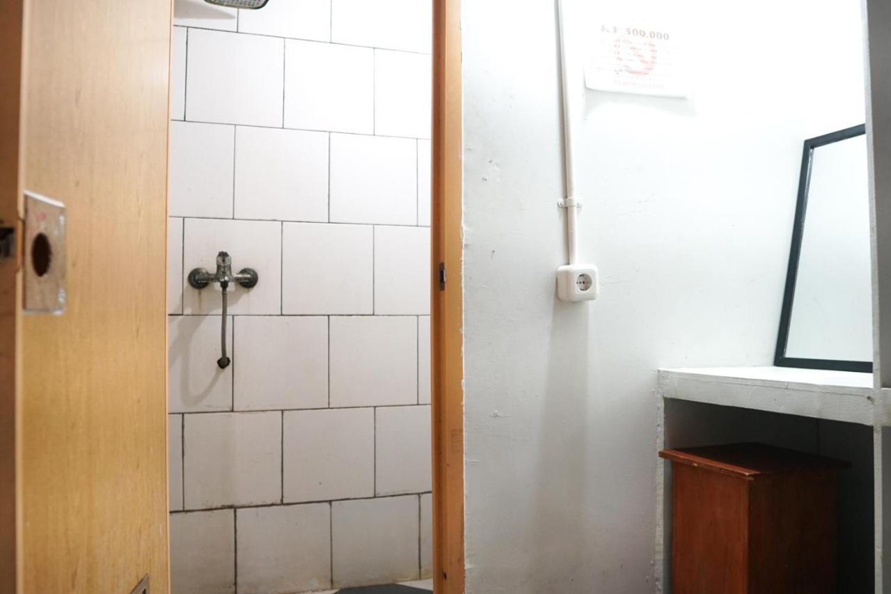 Cosmo Tanjung Duren Mitra Reddoorz Джакарта Экстерьер фото
