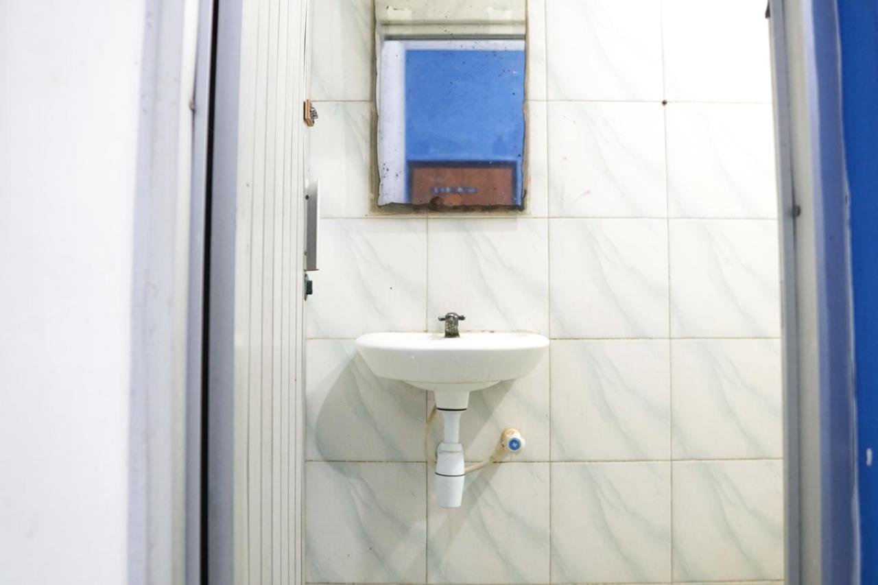 Cosmo Tanjung Duren Mitra Reddoorz Джакарта Экстерьер фото